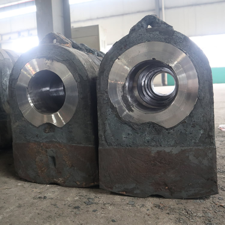 Alloy crusher hammermill