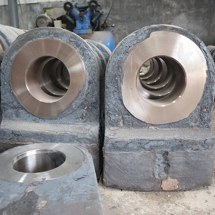 Alloy crusher hammermill